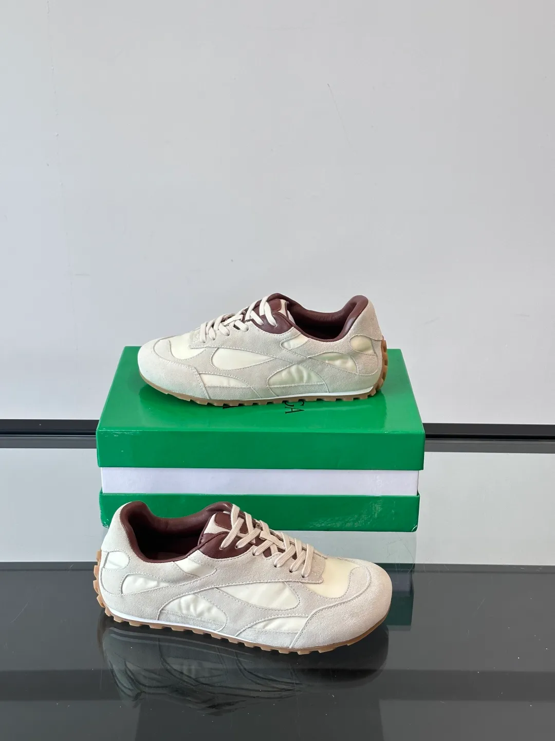 p600 "Bv" new orbit👫 casual sneakers for couples, the retro style of the millennium is so handsome, a super cool fashion item, the most important thing is that it feels incomparably comfortable on the feet, and the design style is also perfect. It will definitely be the one you wear most in daily life, original development, high quality presentation! Size: 35-45 (men’s size 38.45 customized)
